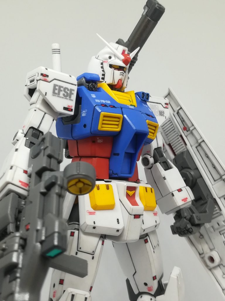 レッドチップを各所に貼り付け。貼るところに長方形モールドを彫った箇所があるが、どうしたら上手くできるか試行錯誤中。