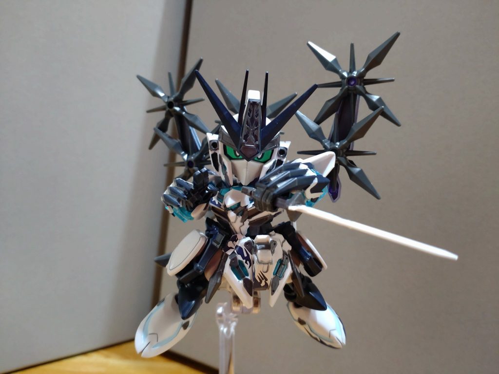 武器を構えさせて