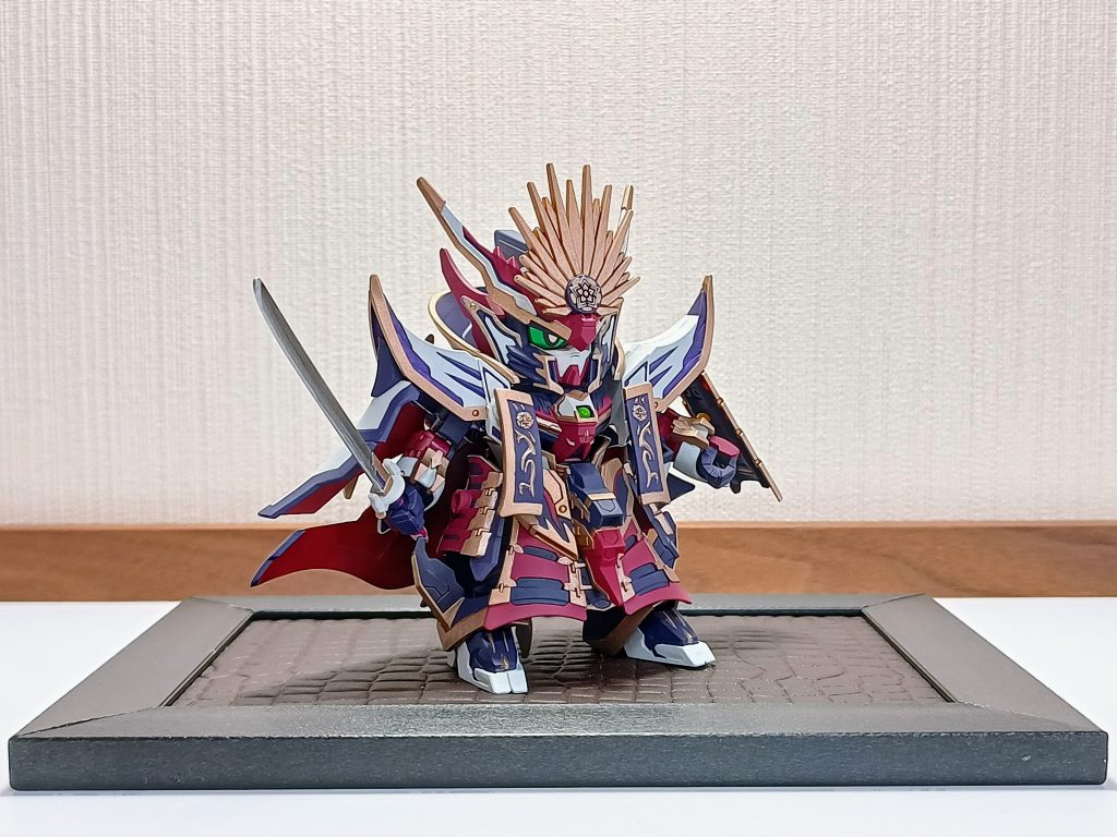 どう動かしても干渉しちゃってポーズが付けづらいお方。