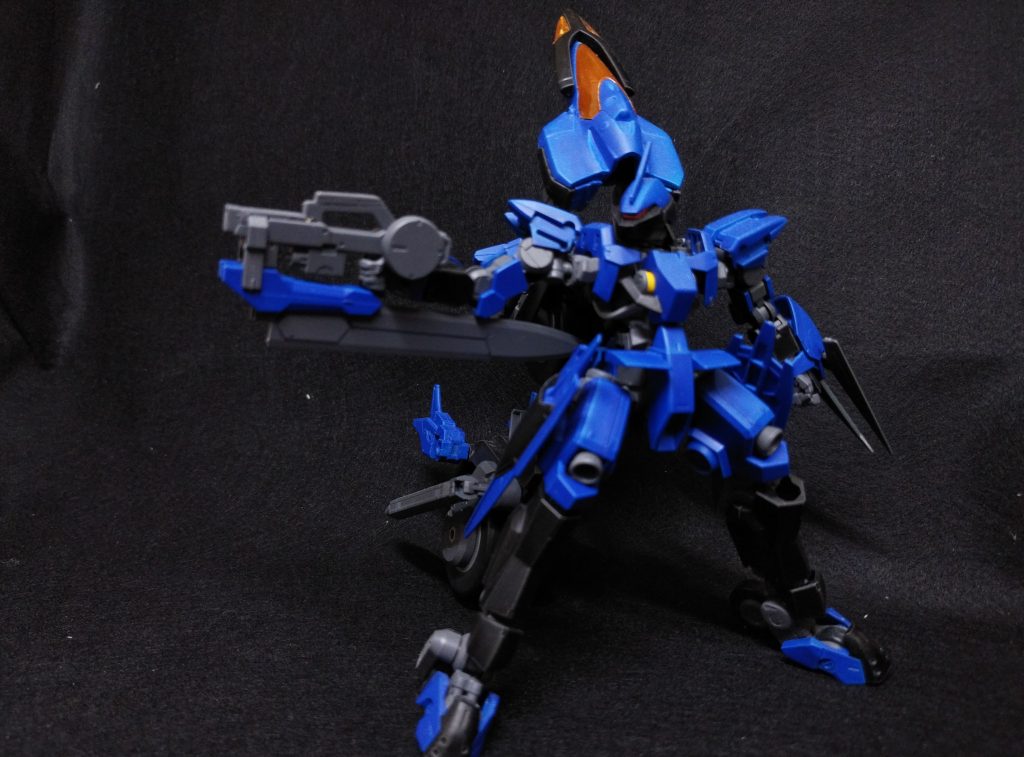 ガンブレードガルムグレイズの主武装ショートバレルライフルと対MS用ソードを組み合わせたもの