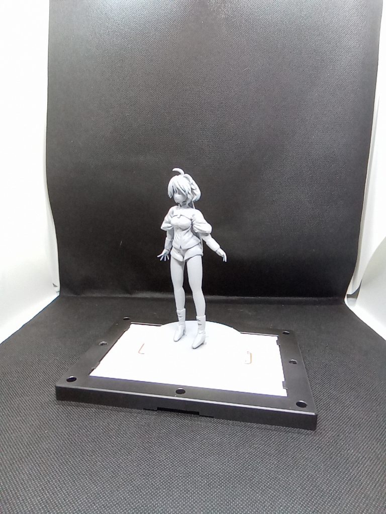 上衣のデザインがわからず試行錯誤中の一枚当初は肩の部分の生地が下に垂れていると勘違いしてましたw塗装中に間違いに気が付き改修