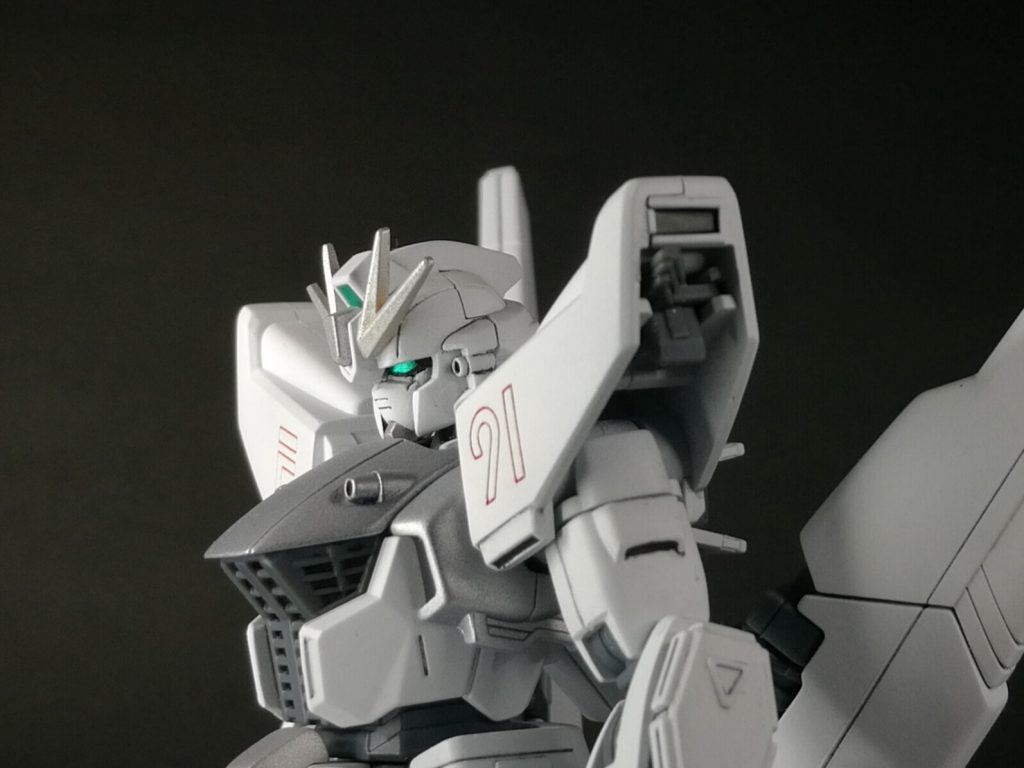 顔、ほほの辺りを削って形状変更しました。