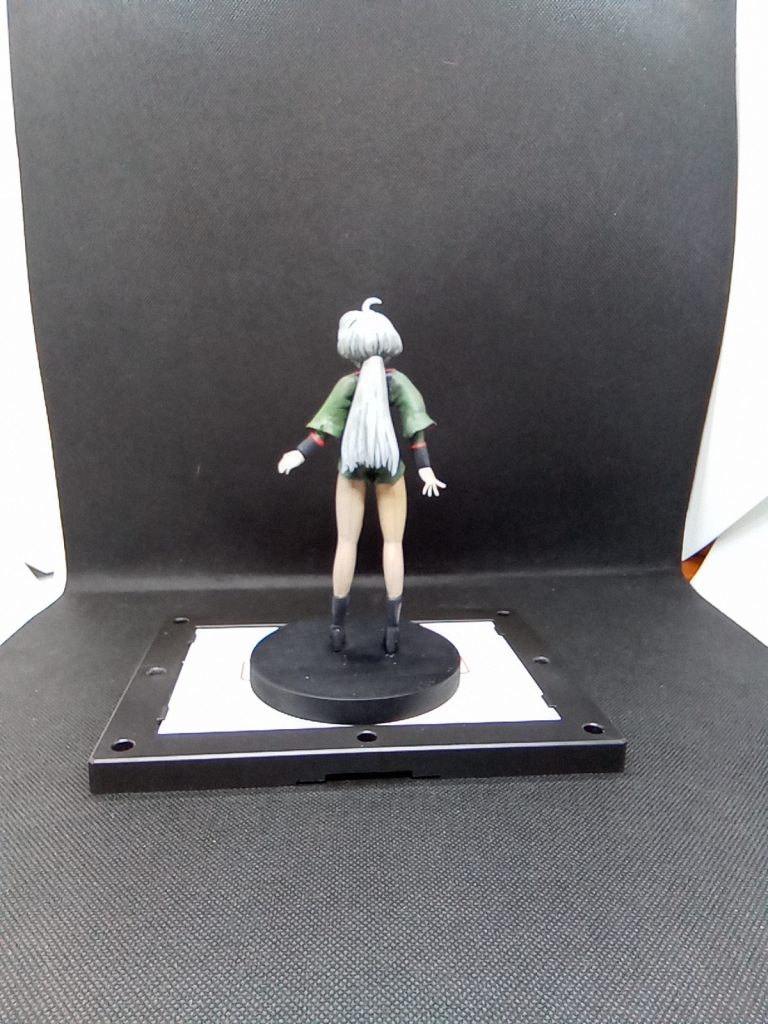 後ろの髪の毛はネオジム磁石を内蔵脚は結構自信作です。