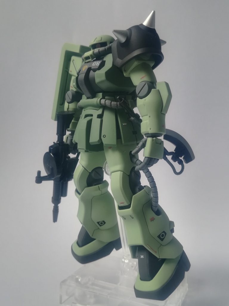 脚部にスラスターあり、腰にヒートホーク