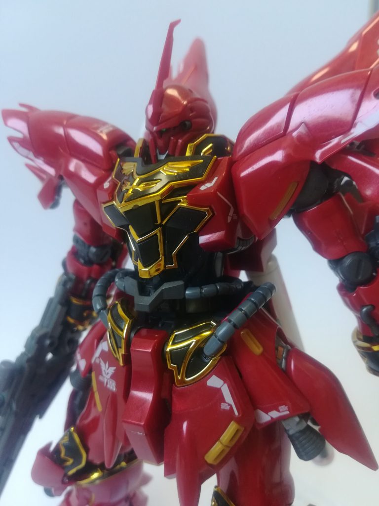 ガンダムベースで一目惚れ。高価なので購入に勇気が必要でしたが、作って良かったです。とても満足。シナンジュの造形美に加え、メタリックグロスインジェクションが良く合います。