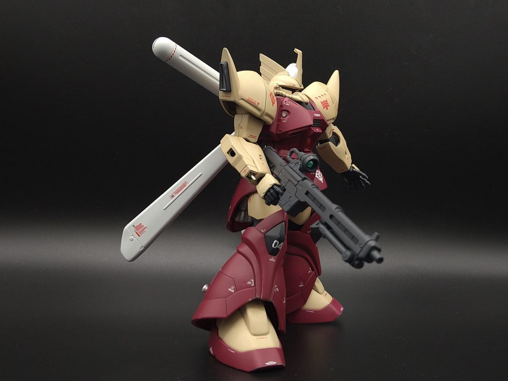 可動部分が少ない上にポリキャップがユルユルのためポーズが取れない(泣)