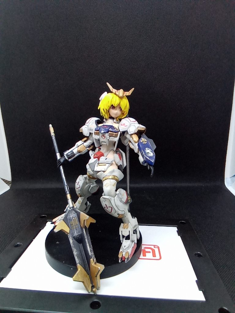 自作フレームにバルバトスの装甲を取り付けたセミ・スクラッチとなっています。何機か作ったことのあるバルバトス作っていて思ったのが・・【フレーム部分を美少女にすれば・・簡単にMS少女が作れるのでは!?】っという事っと言うことで　早速作ってみました。