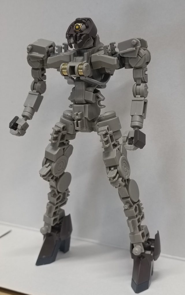 あえてフレームだけ組んでみました。グレイズフレームらしいです🤔ゲイレール→シュヴァルベ→グレイズ→?→レギンレイズという流れで作られているそうです。シュヴァルベシリーズはゲイレール主流時に一部のハイクラスに与えられたそうです。技術的にはグレイズシリーズの試作機という位置付け。グレイズが主流化した時代(ウルフハンズ)では実は時代遅れということですね。