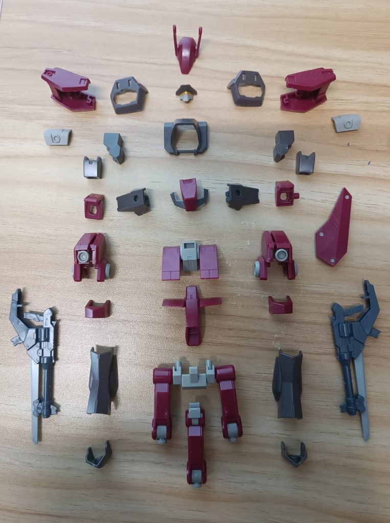 アーマーの全部(無塗装)です。シクラーゼ用にするためには、肩や膝等の一部を分解する必要がありました。加工すればはめ込みだけで作れそうになるかも🤔需要はないですけどね(笑)