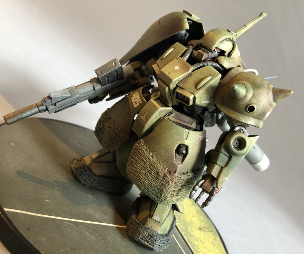 ということで、スツーカ風モビルスーツに見えていれば幸いです。スツーカは愛称であった「ゴブリン」が後に正式名称になったようです。作って見たら意外と高性能だったため、砂漠用・寒冷地用など各種ヴァリエーションが作成されました。今回制作したこちらも、そのヴァリエーションの1種というオラ設定です。ところで1988年ということは逆シャア公開直後でF91公開前ですから、世の中にはまだ第6世代(第2期)15m級モビルスーツの概念がない時代なわけで、その時期にモビルスーツの小型化を予見された近藤センセは凄いなぁとおもいます。