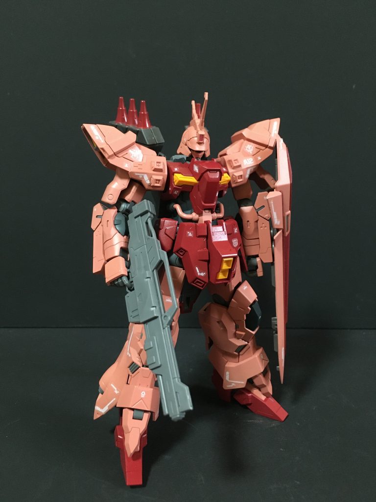 正面右側サザビーをコンパクトにした正統的なデザインが良いです。