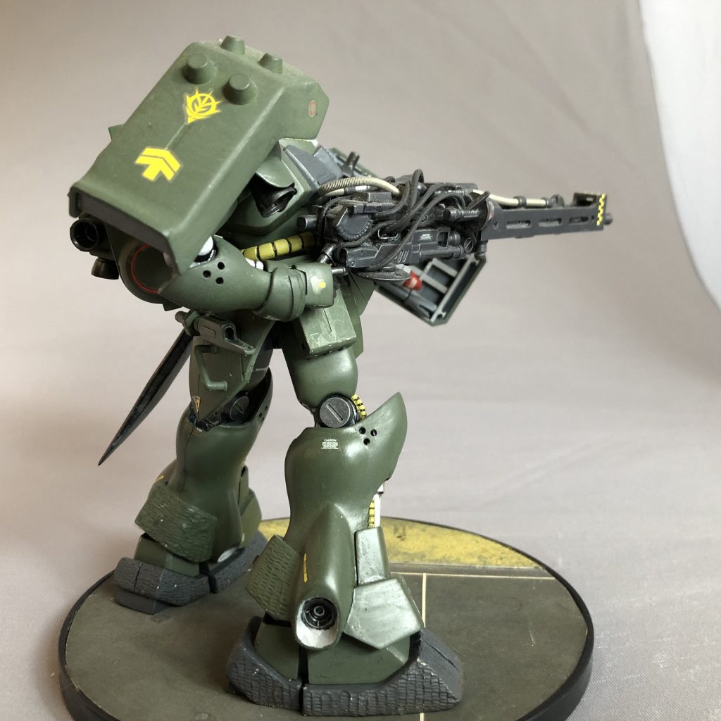 スプリングパイプやリード線などウネウネさせました。