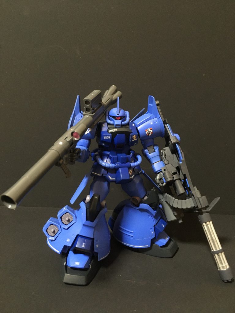 正面右側フライトタイプはグフのバリエーションとして非常に良く出来たデザインですね。