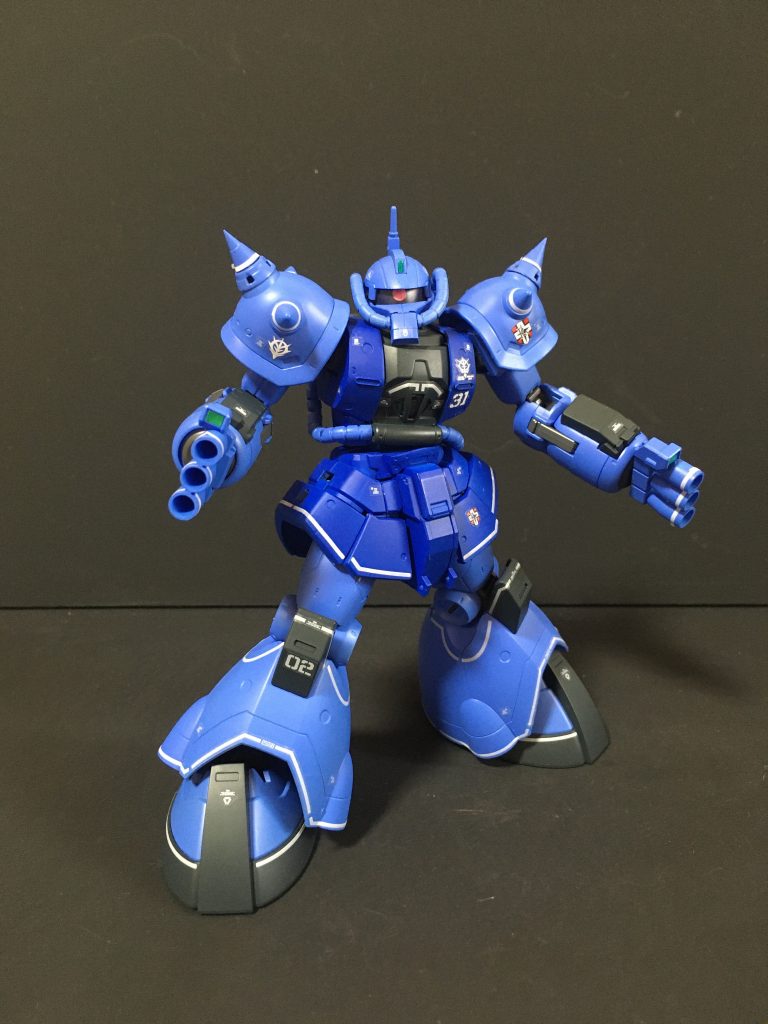 正面右側頭部はプロトタイプグフ（下側）とザクキャノン（上側）のミキシングとなります。