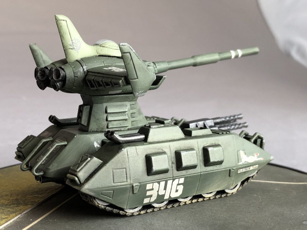 マゼラベース部・特徴的な排気筒は昭和のヤンキー車みたいな竹槍形状なので、短くカットしてお上品に。