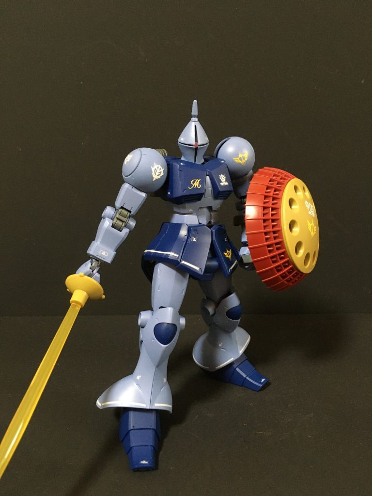 突撃機動軍所属の設定です。パーソナルエンブレムの筆記体のMはガンダムデカールでは発売されていないので、、、、ネイルアート用のシールを利用しています。