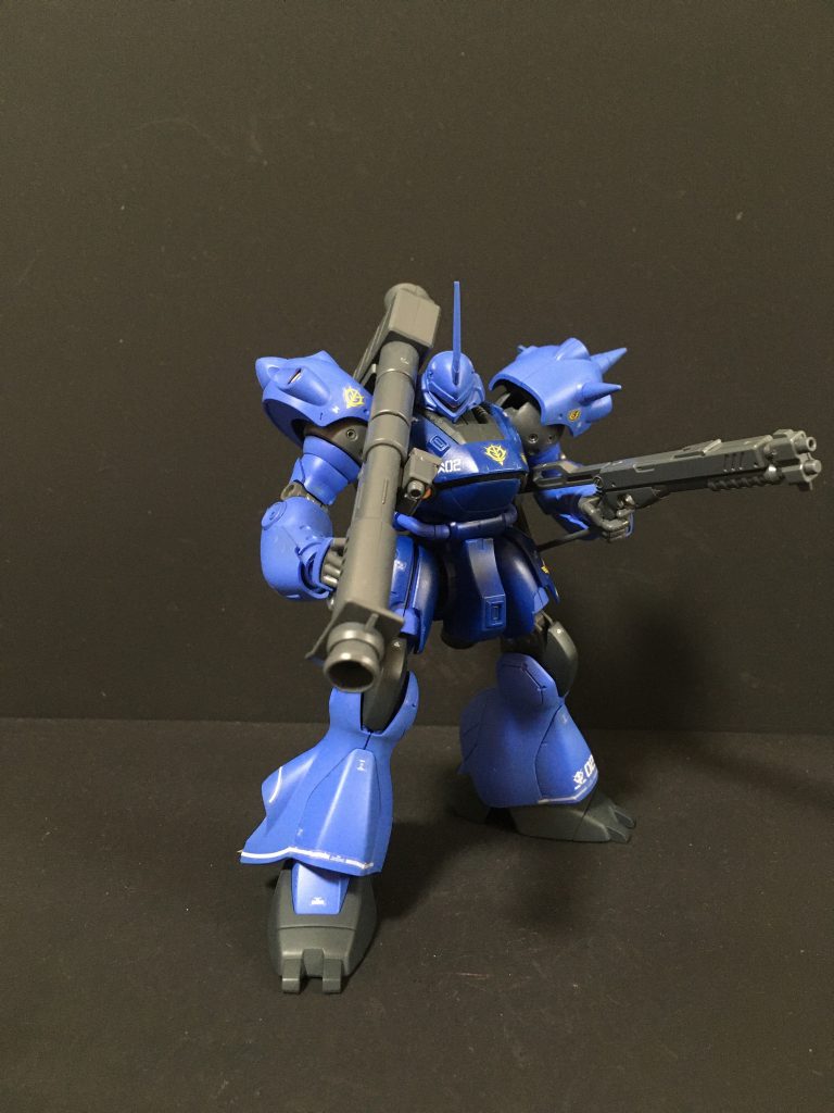 設定のケンプファーは全身青一色ですが、胴体色と手足頭の色分けをして他ジオンMSとの統一性をもたせました。