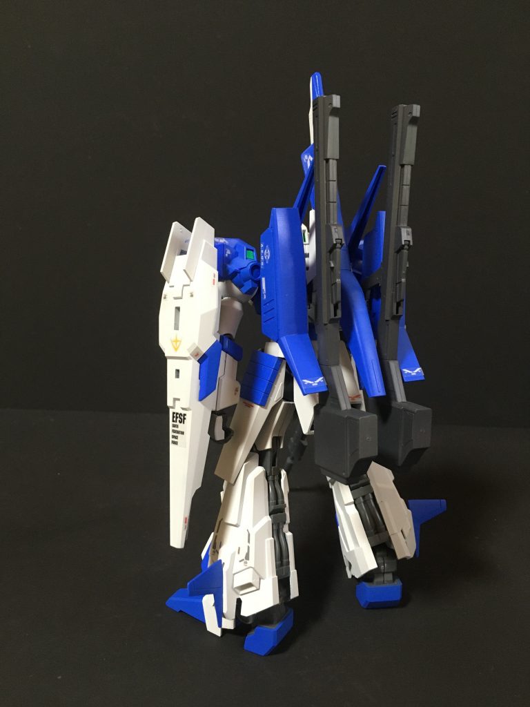 後方ショット。バックパックはZ2のパーツをそのまま取り付けています。少しスリムなリゼルを作成したくてZ2とミキシングしたのですが、あまり効果はありませんでした。。。
