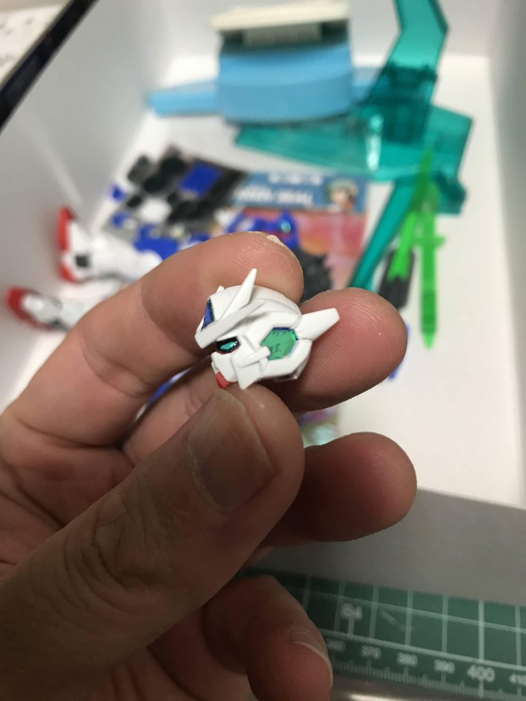 センサー部分にハイキューパーツのミラージュグリーンを貼りました。角度が変わると色が変わっていい感じです。