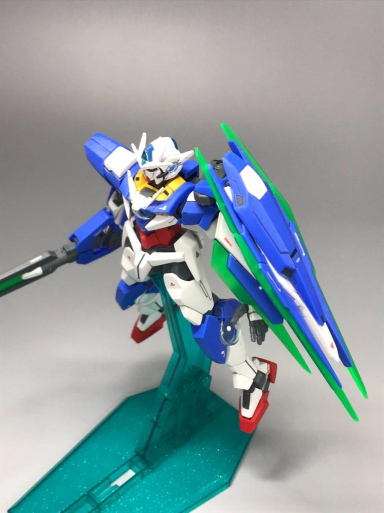 粒子を放ちながら飛んでるポージング。