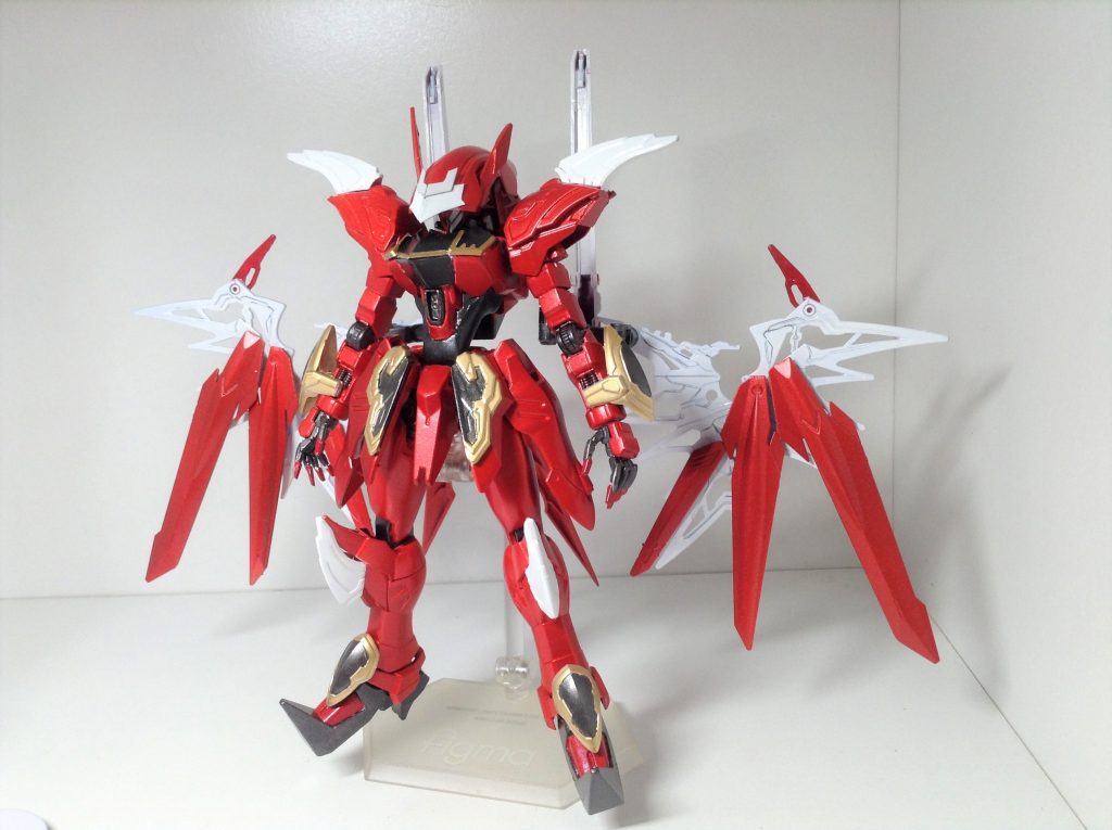 当然フードは残します。グレモリー最大の特徴そしてカッコいいラヴファントムにグレモリーのパーツを付けていく形で頭部、フードにフロントアーマー肩から下がそうです