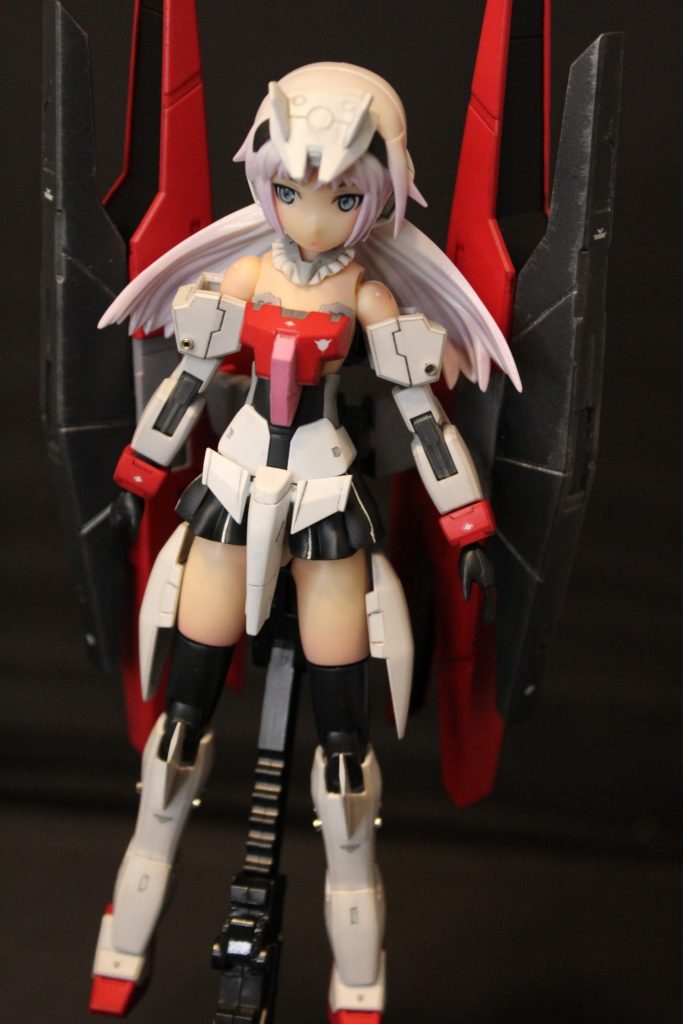 GNアーチャーはコンテナ下部が接して自立するけど、脚の長さやコンテナ基部の接続位置の問題で、コンテナが地面に届かず、自立できません…