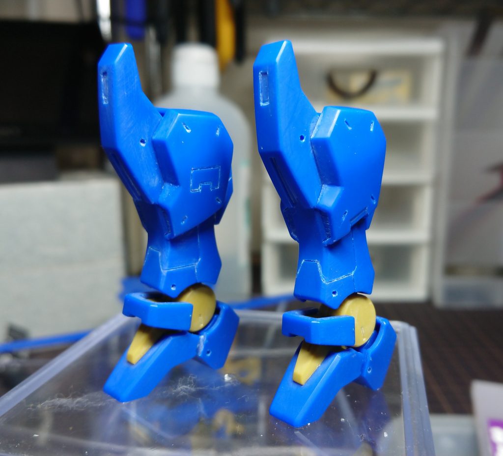 足のスジボリ。