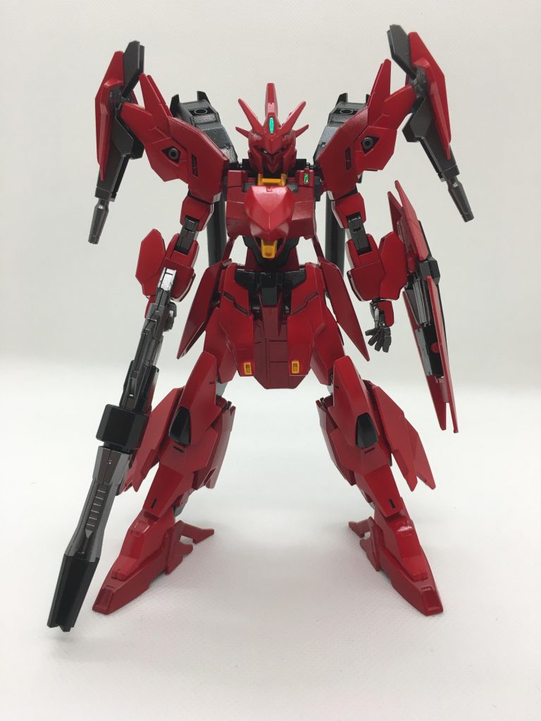 フェイクνガンダムも、カラーリングとシルエットこそνガンダムですが、パーツ単位ではそれほどνに似てないなと思い、本作も同じような感じで製作しました。