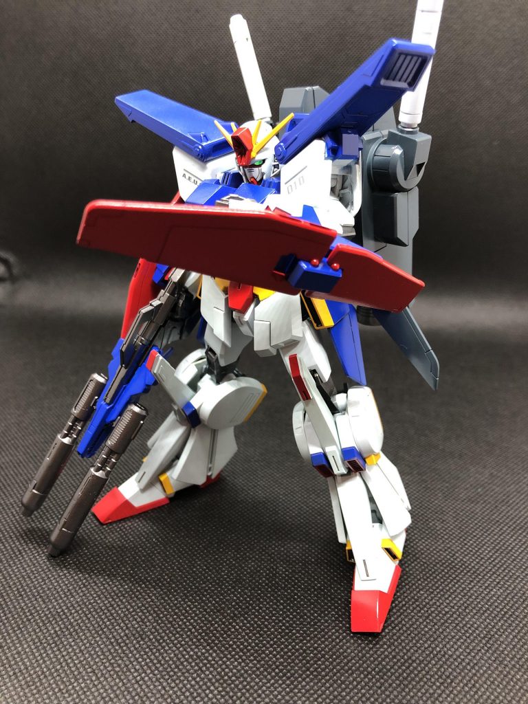 前腕が回転させられるので、ポージングに便利ですね。