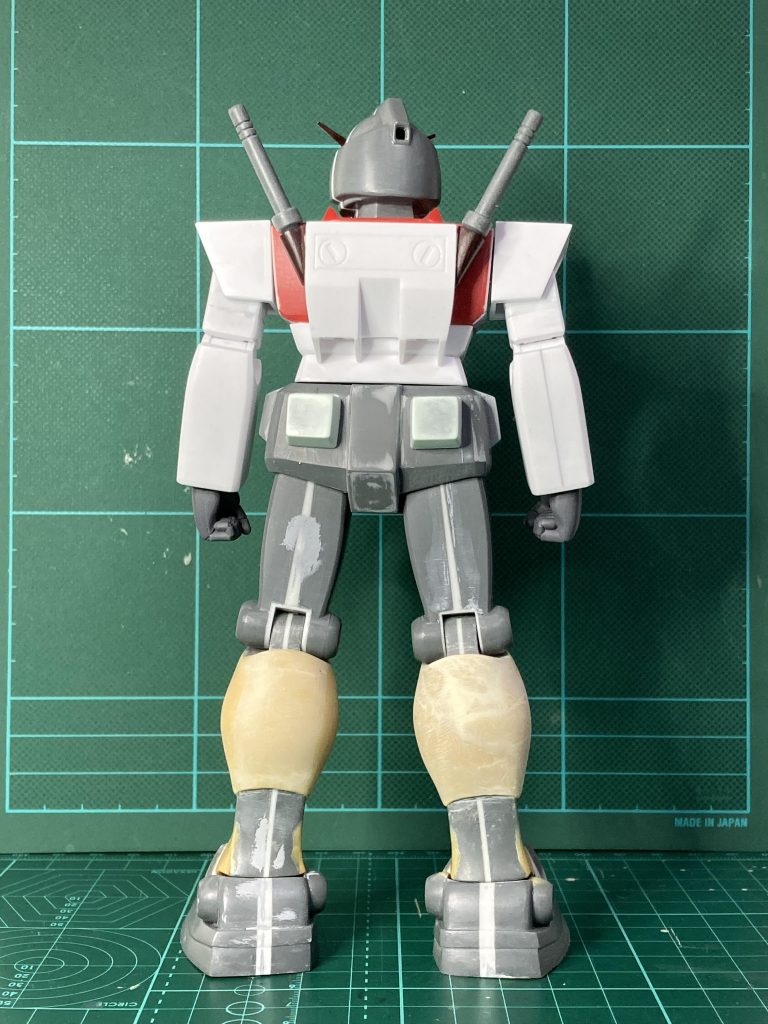 ガワラ立ちを意識して左ひざ関節はいったん切り離してねじって再接着。