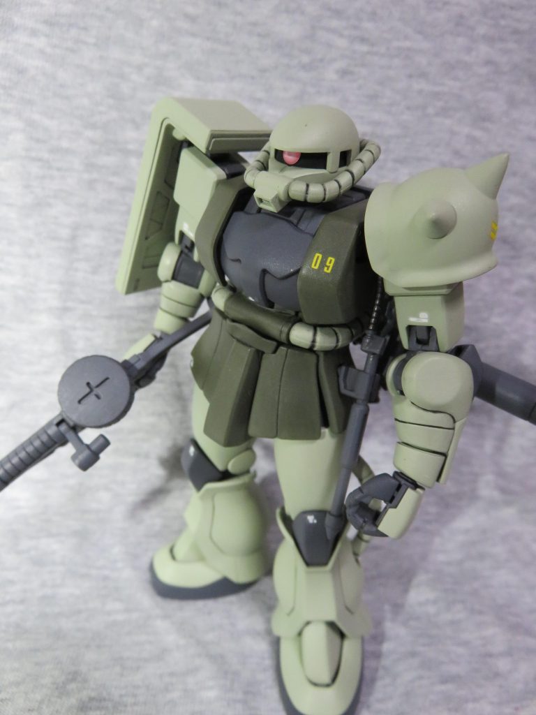 モノアイだけシールに紫外線当てたら固まるレジン乗せてます