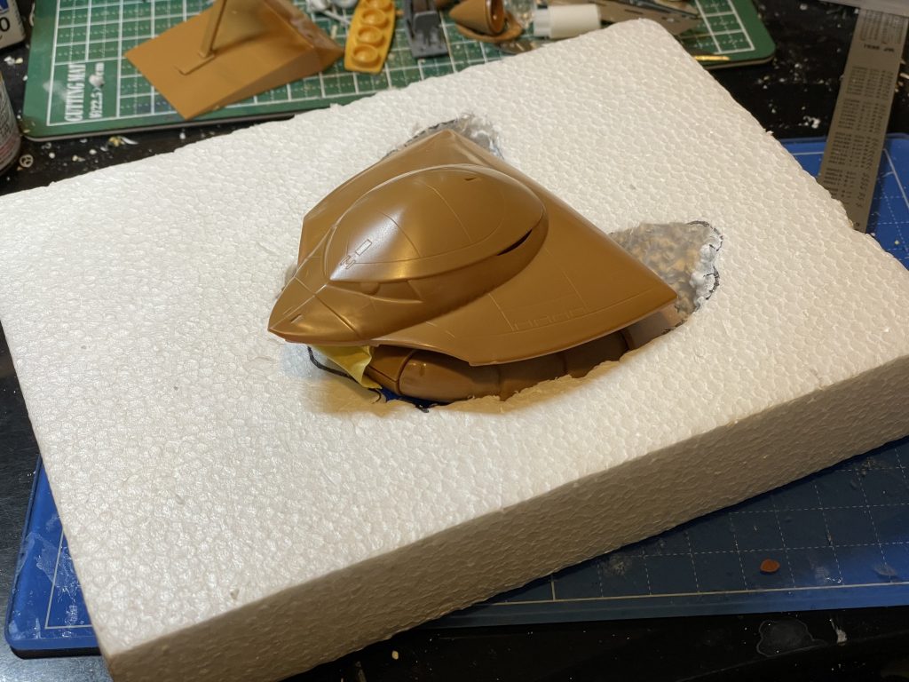 本当はスタイロフォームが良かったんですが,100均に売ってなかったので,発泡スチロールにしました.でもカッターだと切りにくいですね.