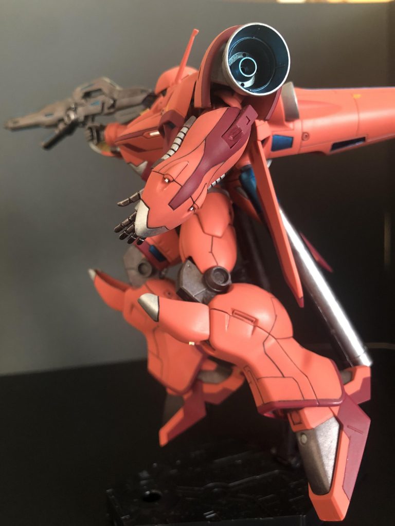 メタリックパーツ、クリアパーツを幾つか埋め込んでみました。