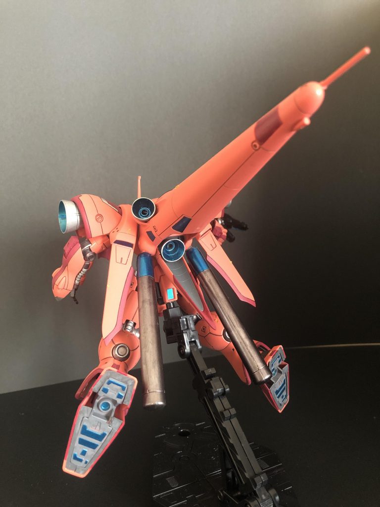 足裏はプラ板で埋めてみました。シュツルムブースターの存在感が凄い。