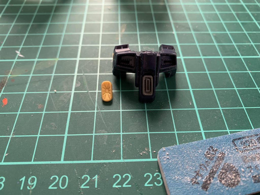 コトブキヤのバーニアパーツで腹部カリドゥス福相ビーム砲を自作しています。