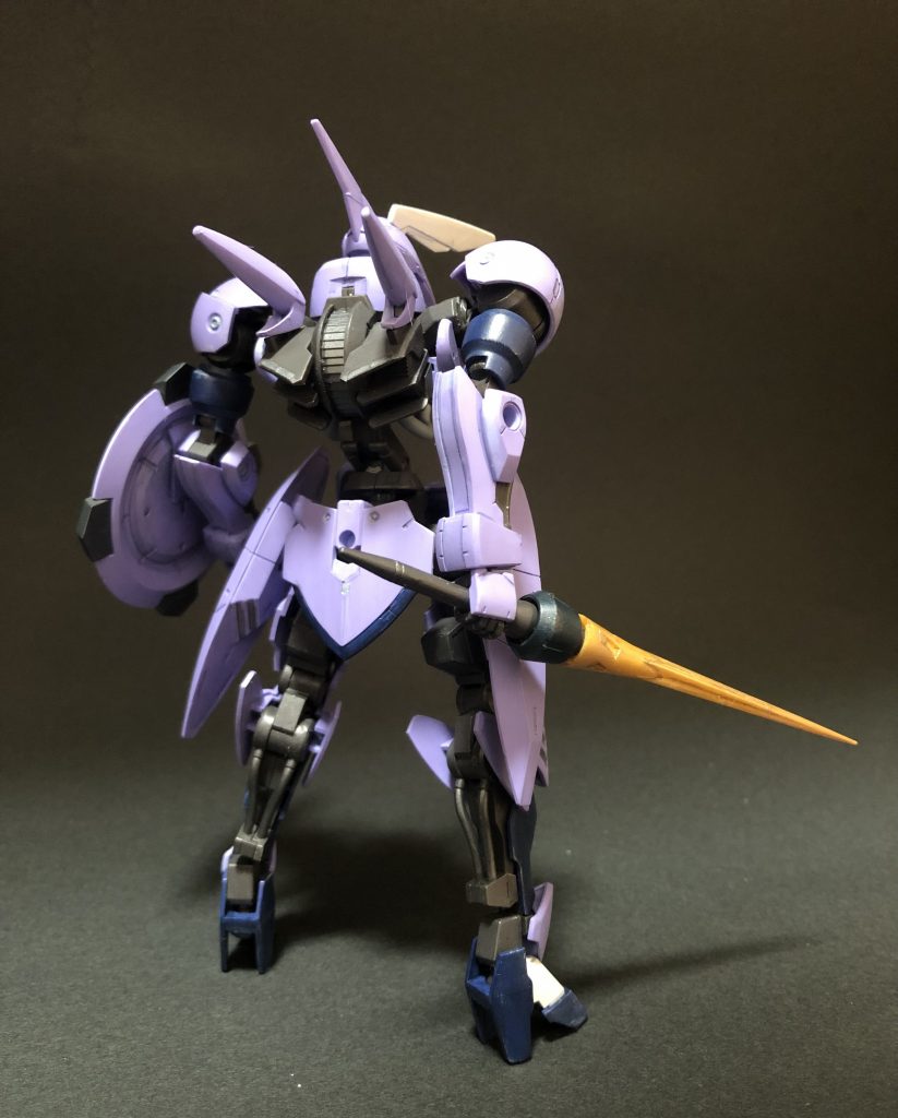 鉄血のオルフェンズって作中でシャアのピンクに言及したり赤いキャノンが出てきたりとすごくファーストのにおいがするガンダムなんですけど、やっぱりこれもギャンの香りがします。マ大佐のイメージで調色しました。