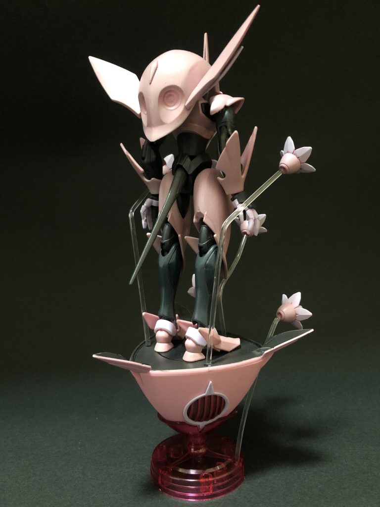 ここまでヒューマノイドっぽい機体はガンダム史の中でも珍しいのではないでしょうか。