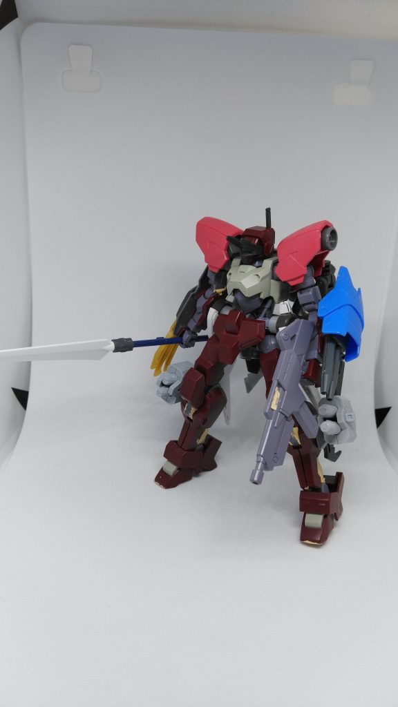 フレームの肉抜き部分等はエポキシパテで埋めてます。