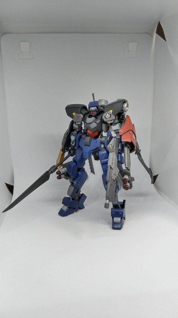 薙刀はビルドストライクコスモスのパックパックのパーツを使ってます。