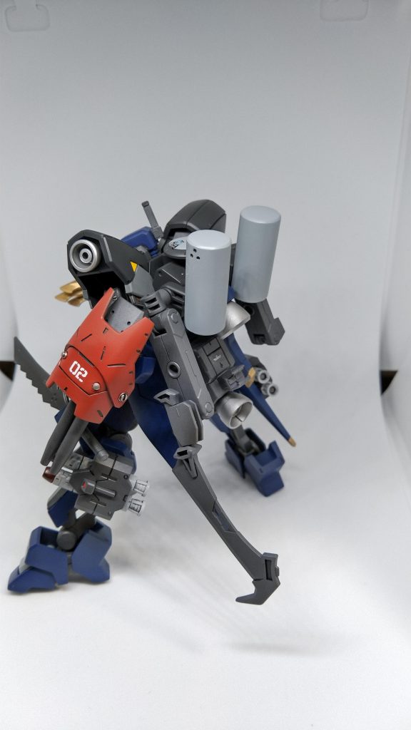 バックパックには索敵用レドーム、サブアーム、タンクを取り付けてます。