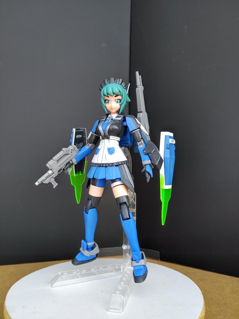 正面から。専用スタンドが付属で良心的😌HGだけど思いの他デカくて、それなりに場所取ります。