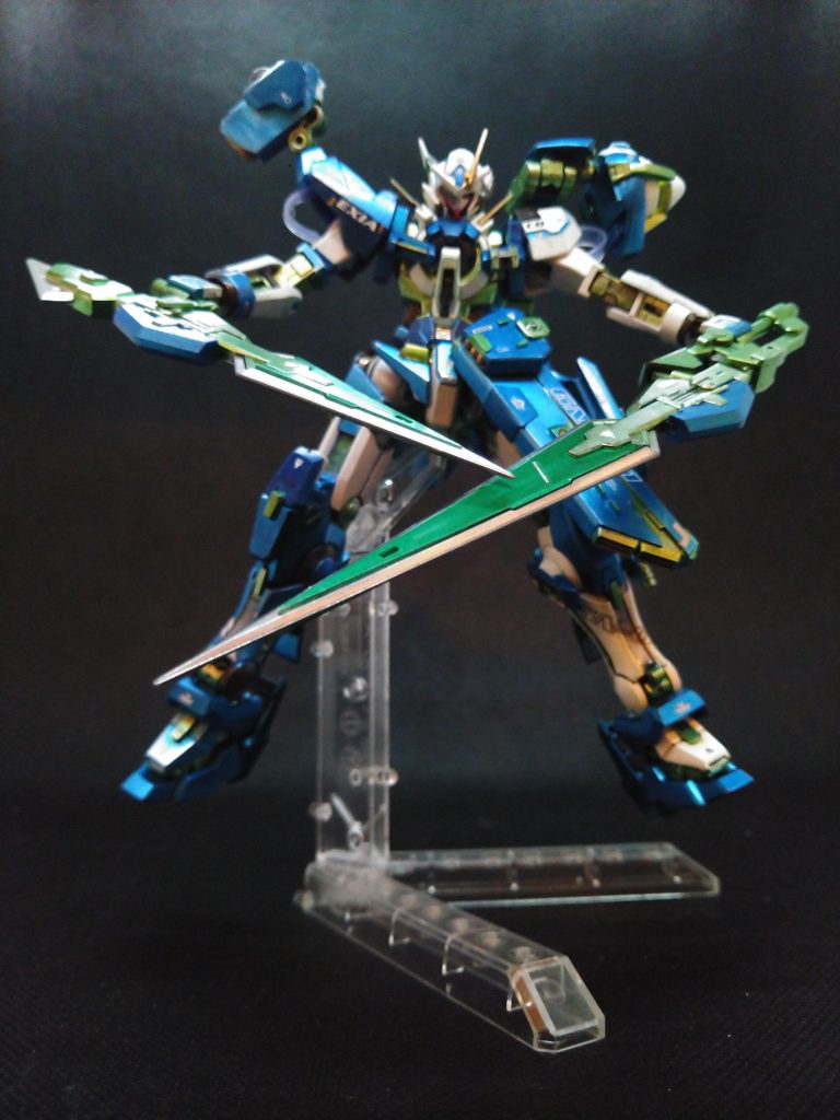 1/100リペア作成時の余剰によるGNデュアルブレイド及びGNネオブレイド。1/144でも持てるように持ち手を追加しました。また、持ち手は着脱可能なので元に戻せる素敵仕様(笑)