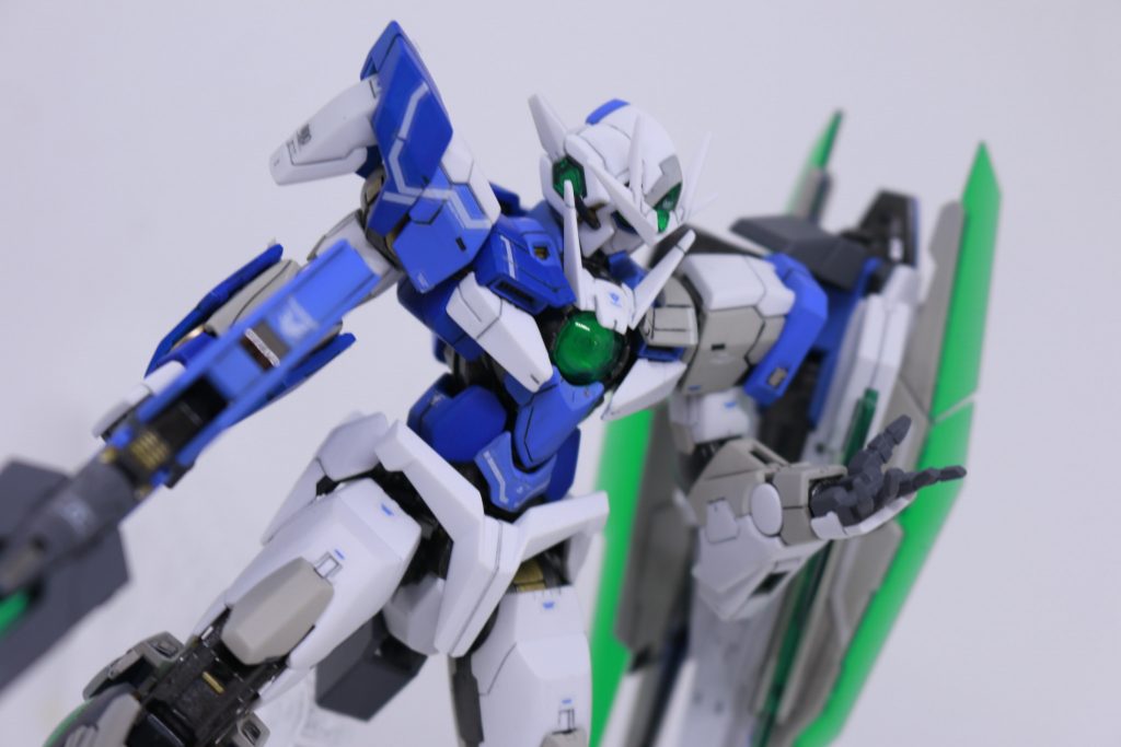 今回驚いたのは、付属していたリアリスティックデカールの精度の高さです。当初は水転写デカールを使用しようと思っていましたが、一枚リアリスティックデカールを貼ってみると、「もうこれでいいや」と思えるほど良い仕上がりでした。