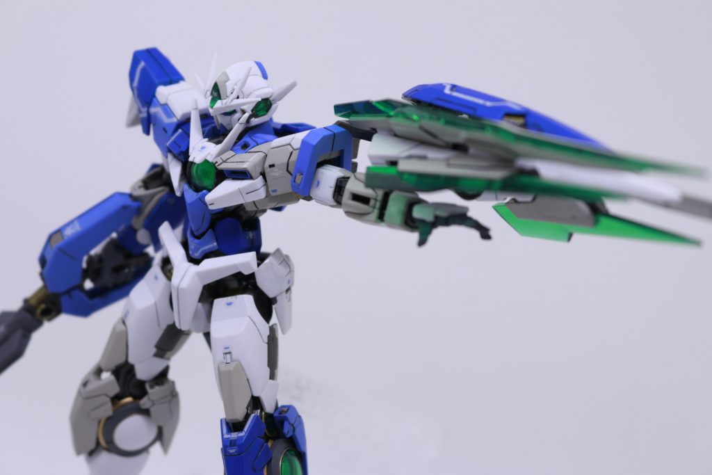 いかがだったでしょうか。RGというシリーズに初めて手を出してみたわけなんですが、バンダイさんの懐の深さを感じずにはいられませんでしたね。すさまじい精度と、それに相反する組みやすさ。これでスナップフィットですから。ついつい素組みで満足してしまいそうになります。では、失礼します。