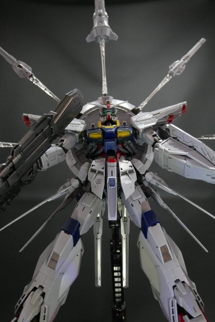 そして、おなじみのドラグーンシステム。アニメでは、絶対よけられんだろう!ってくらいビームが四方八方から飛んできた。