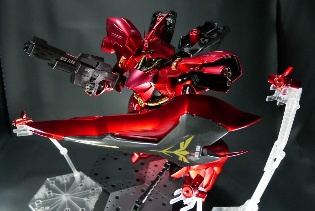 「アクシズのノズルには、接近させん!!」