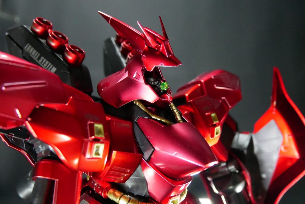 「ガンダムを捨てででも、アクシズを内部から爆破しようというのか!?させるか!!」