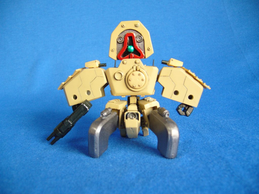 左手に装着されている『(自称)鉄壁シールド』は、クローと合体することで、支援機アッシマー軍曹へと変形する。