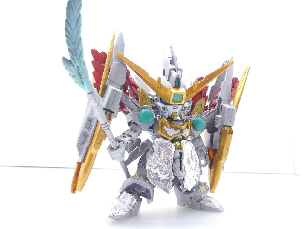とはいえ…元キットのままだと寂しいドラゴンハング本体はリアルのナタクから再流用。角パーツ中央・肩の丸モールド・ビームグレイブはGジェネシェンロンから。角パーツは「SDEX ビルドバーニングガンダム」から持ってきました。瞳は書かずに前作のギルティと合わせました。