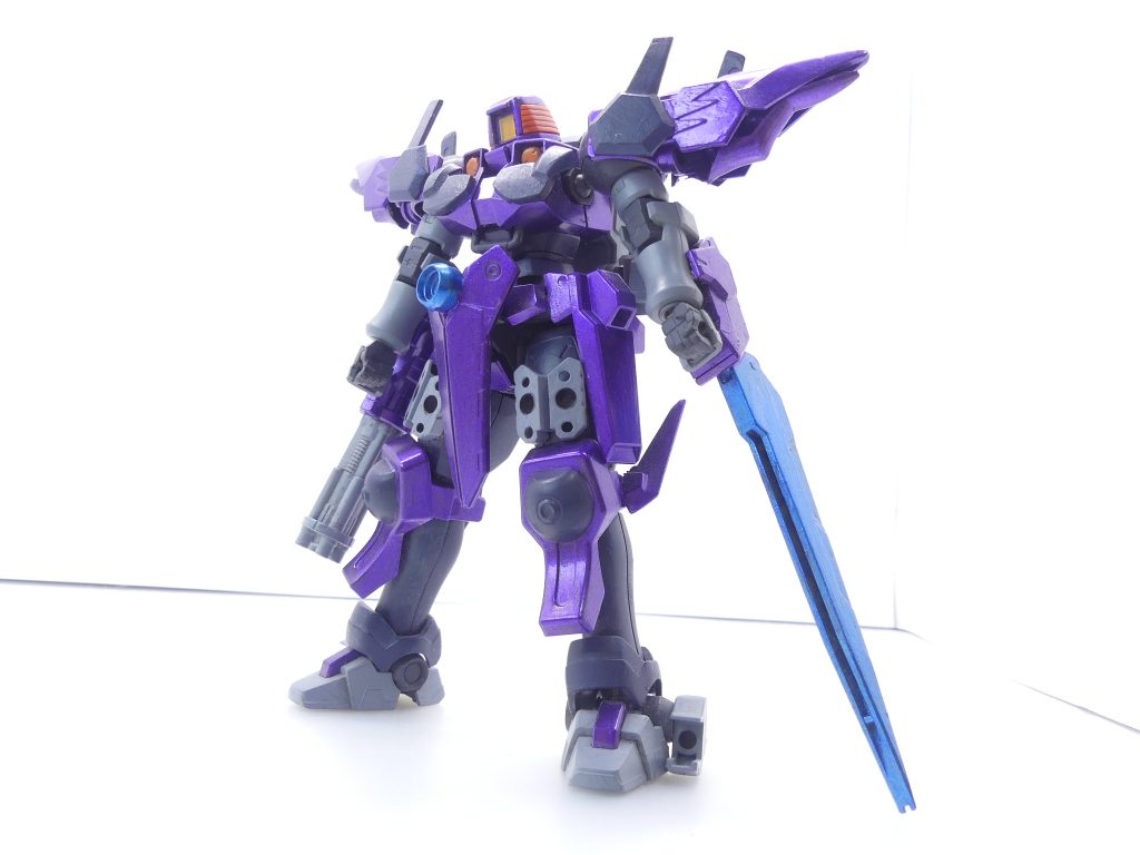 前から。当時売り切れ必至だった元祖「ファインビルド」、HGACリーオーからの改造。リンク先記事にもあるように、様々なガンダム?の姿が並ぶ中でなぜかリーオーが出てきて…このときはこちらの再現となりました。ちなみに…当時はあのロンメル隊長の「ガンプラビギナーズガイド」が一段落しつつも幾多の改造作品を発表、ポケモンのスクラッチも同時に行っていて…ブログを確認してみるとその個数が今となっては異次元級です。1ヶ月に6個も7個も作品出してたの自分。その頃の熱い思いを取り戻せないまま早1年くらいがたとうとしているわけなのですが…